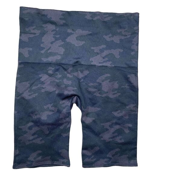 SPANX Look at Me Now Bike Short in Black Camo Size Medium - Picture 1 of 5